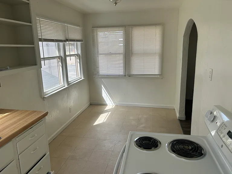 1340 N Linden Ave #9 — Photo 3