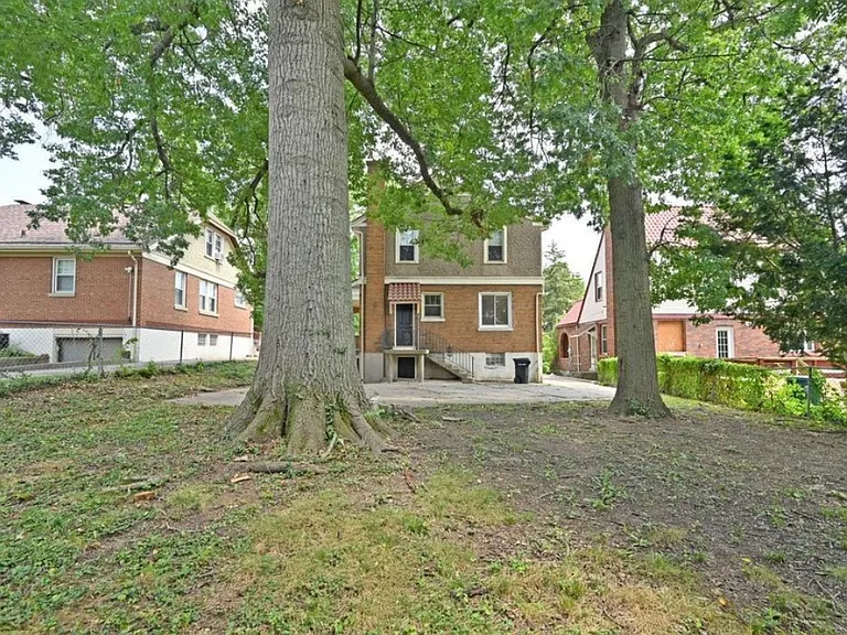 1011 Kreis Ln — Photo 10