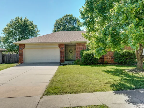 1141 N Hilton Avenue, Springfield, MO 65803