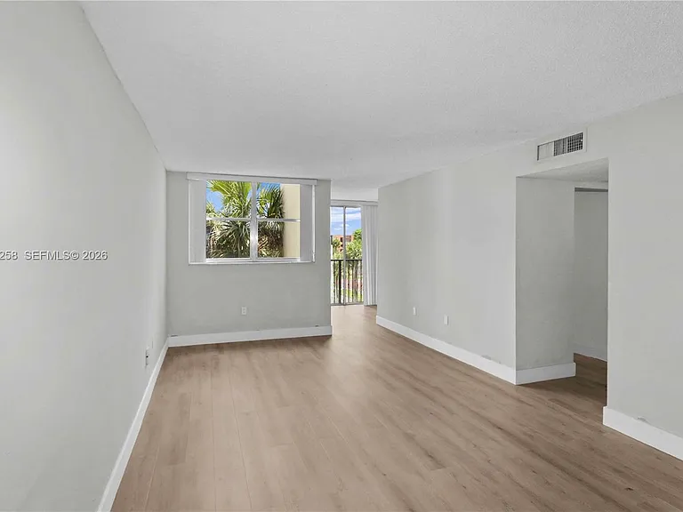 9411 SW 4th St #308 — Photo 7