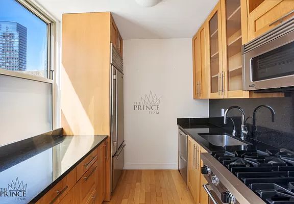 2nd image of 88 Greenwich St APT 826