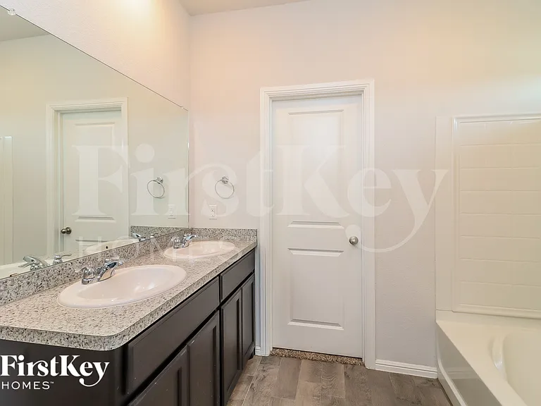 2212 Blythwood Trl — Photo 9