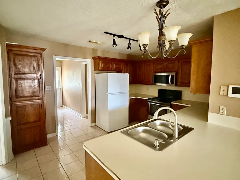 4631 Inwood Dr — Photo 4