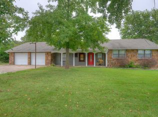 2393 Crow Rd, Joplin, MO 64804