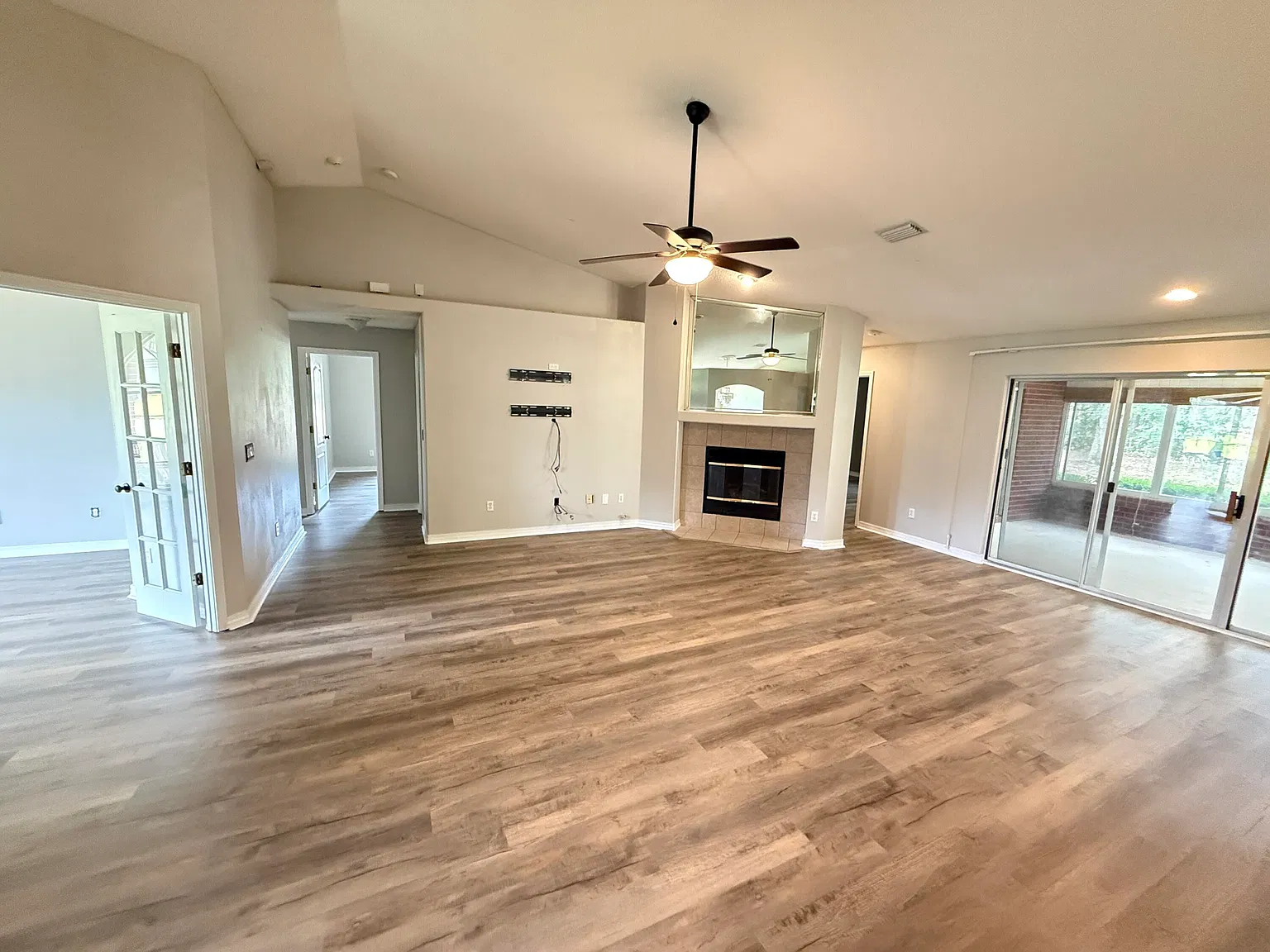 4 bed, 2.5 bath, 2571 sqft, $2,700 — Photo 4