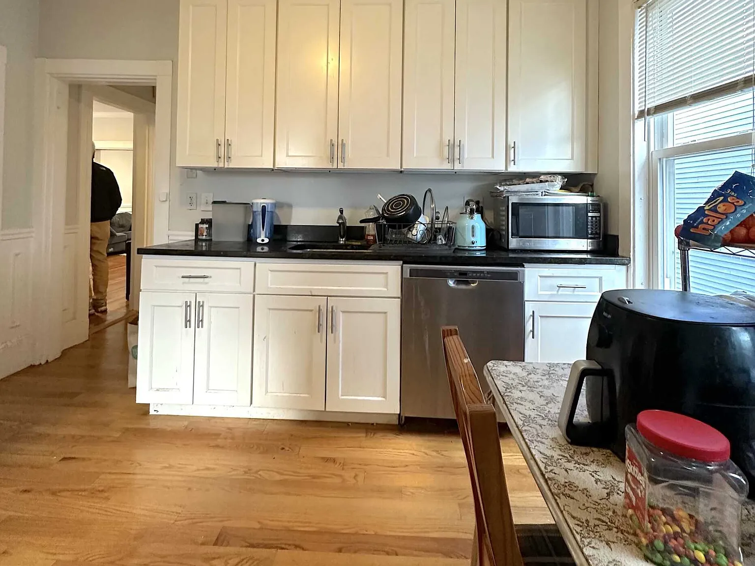 5 bed, 2.5 bath, $5,000 — Photo 4