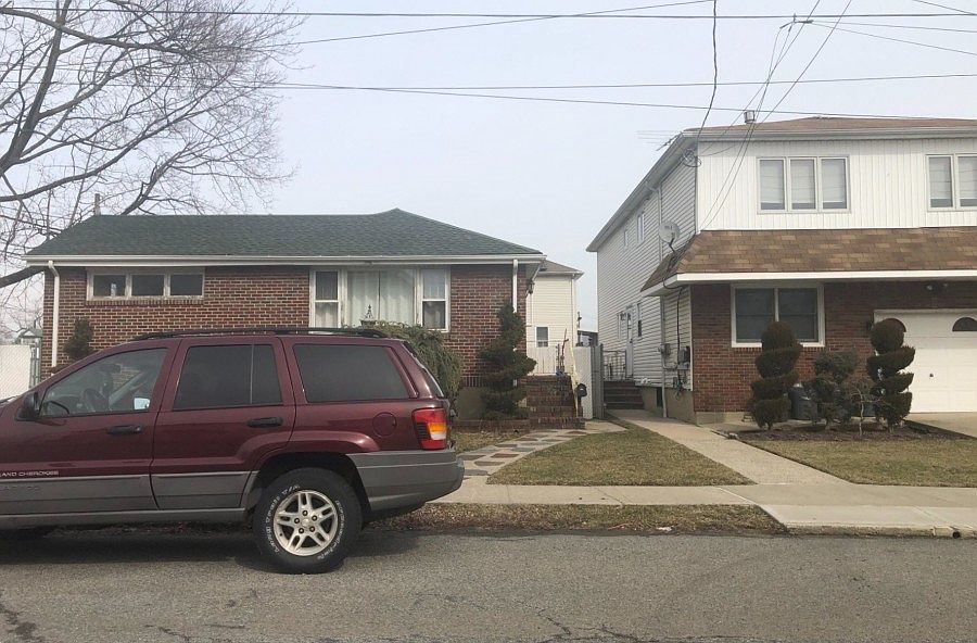 2nd image of 425 Adelaide Ave