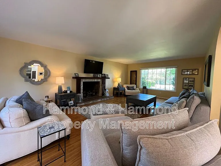 8422 Fable Ave — Photo 11