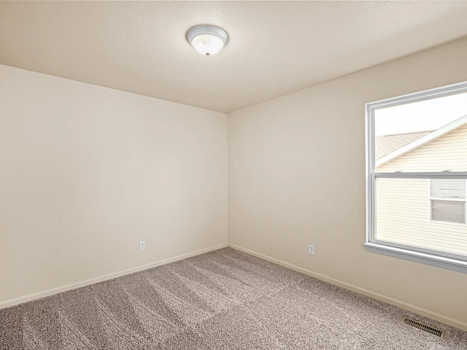 3 bed, $1,299 — Photo 4