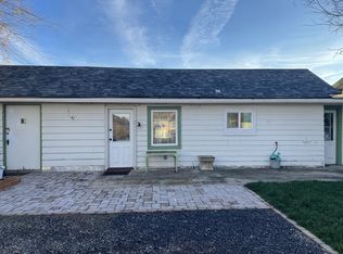 106 Suncrest Rd #1, Talent, OR 97540