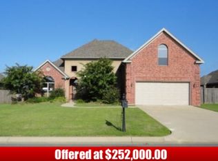 310 Corondelet Ln, North Little Rock, AR 72113