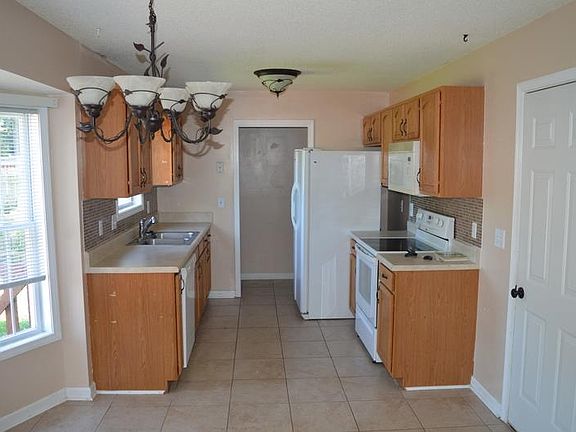 4th image of 1697 Cedar Springs Cir