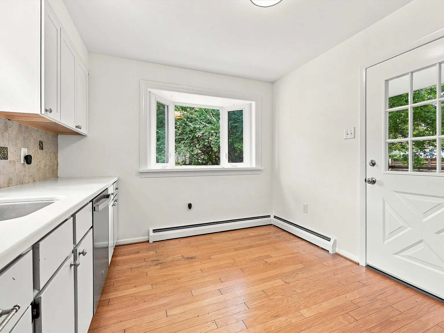 3 bed, 1.5 bath, 1292 sqft, $2,750 — Photo 3