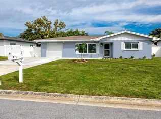 2597 Crescent Dr, Largo, FL 33770