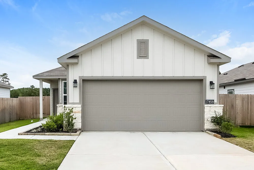 4 bed, 2.0 bath, 1521 sqft, $1,525 — Photo 1