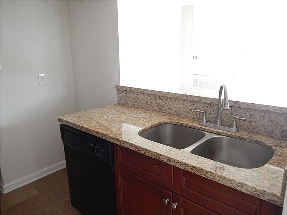 5th image of 137 Creagan Ave