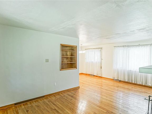 3rd image of 3211 Boxwood Dr