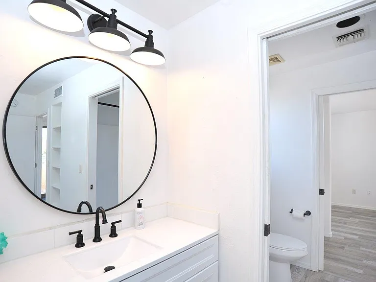 918 E Elm St #B — Photo 25
