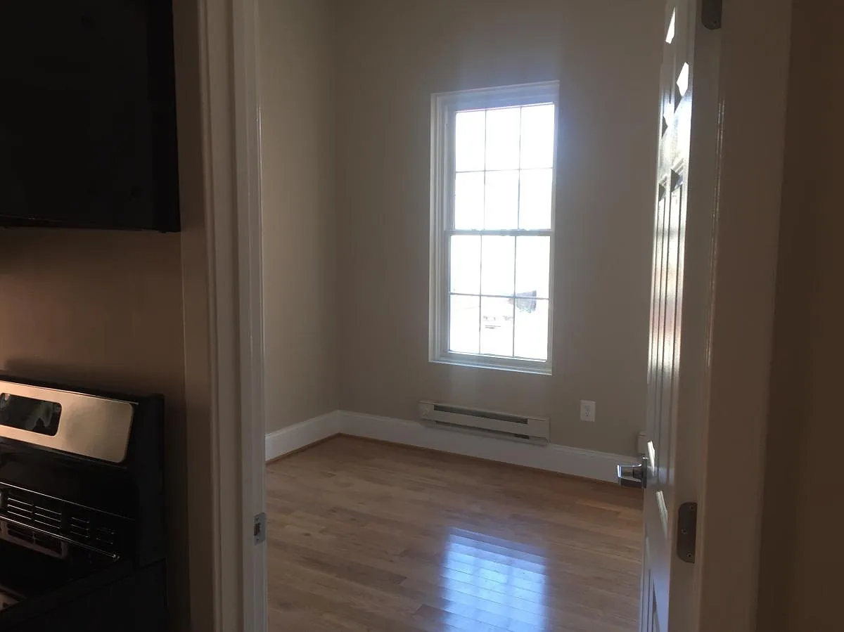 1 bed, $1,330 — Photo 3