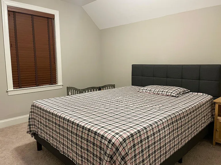 Upstairs bedroom 2
