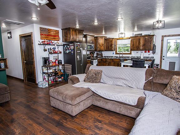 4th image of 715 Hooker Drive