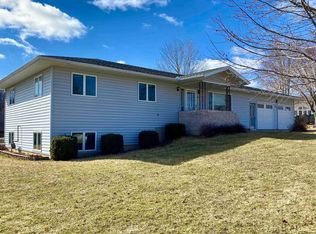 801 Clearview Dr, Decorah, IA 52101