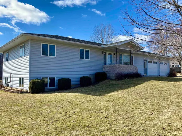 801 Clearview Dr, Decorah, IA 52101