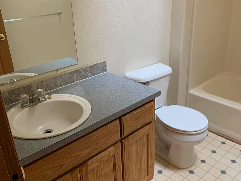 720 E Hereford St — Photo 10