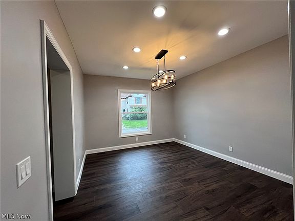 5th image of 162 Riverside Dr