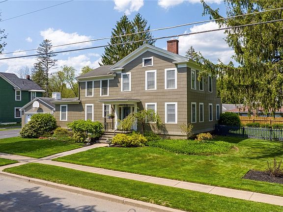 4th image of 72 Pleasant St