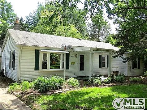 8290 Janis St photo 1