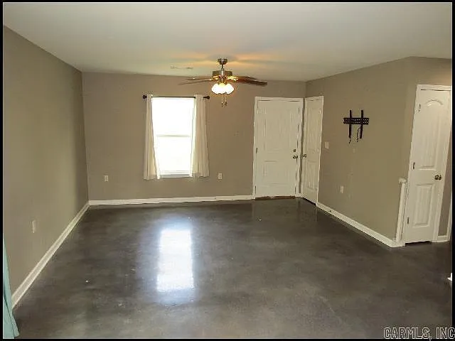 306 Barnes St — Photo 3