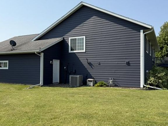 3rd image of 602 25th Ct NE