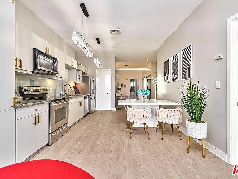 3810 Wilshire Blvd #408 — Photo 14