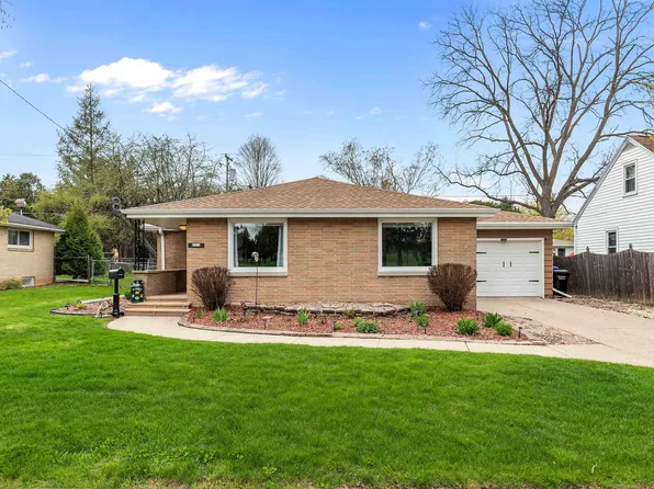 1911 S Carpenter St, Appleton, WI 54915
