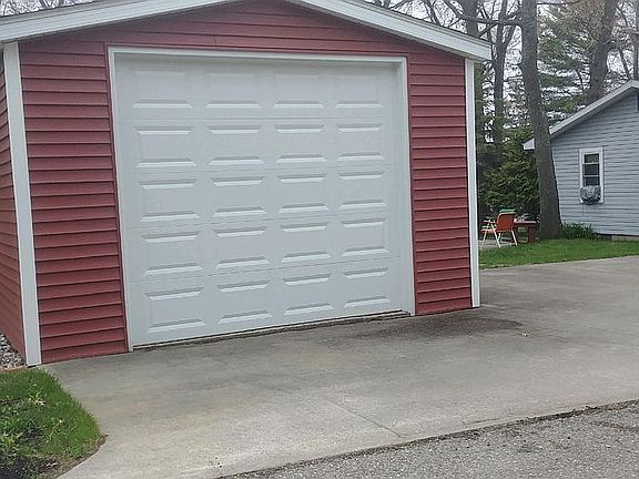 4th image of 3771 Saginaw St