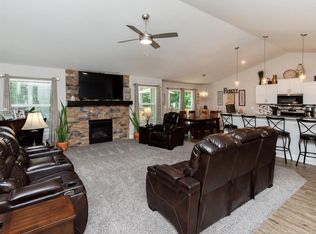 2017 Shady Grove Rd SW, Cedar Rapids, IA 52404