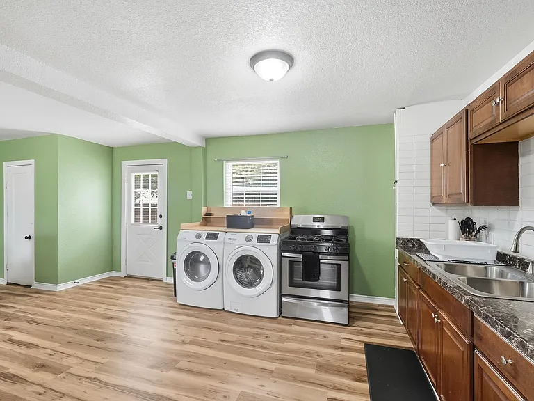 2917 Hickory St — Photo 15