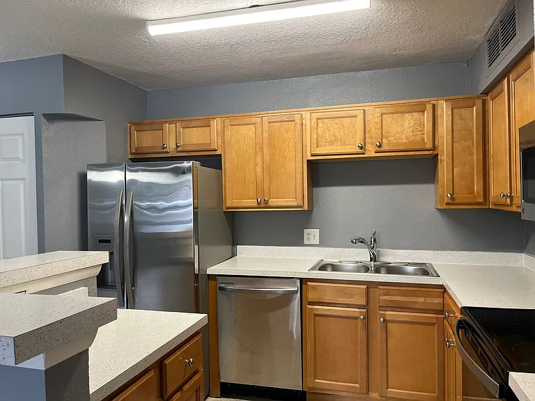 315 Lakepointe Dr #102 — Photo 7
