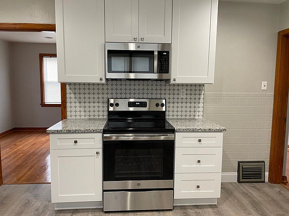 3rd image of 7405 Parkwood Dr
