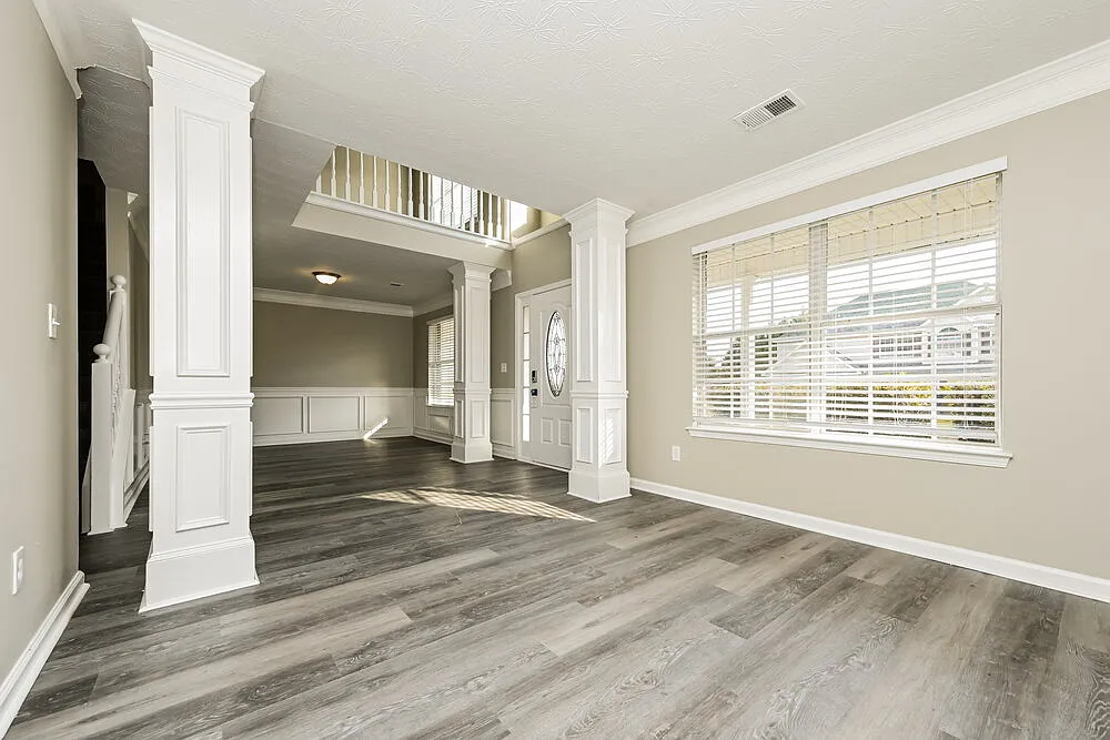 4 bed, 3.0 bath, 2620 sqft, $2,240 — Photo 4