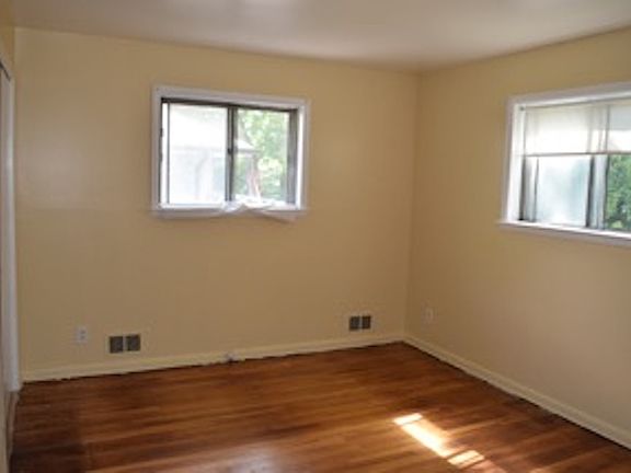 5th image of 542 S 5th Ave