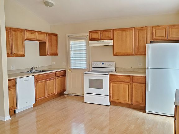 2nd image of 1206 Meadowbrook Dr