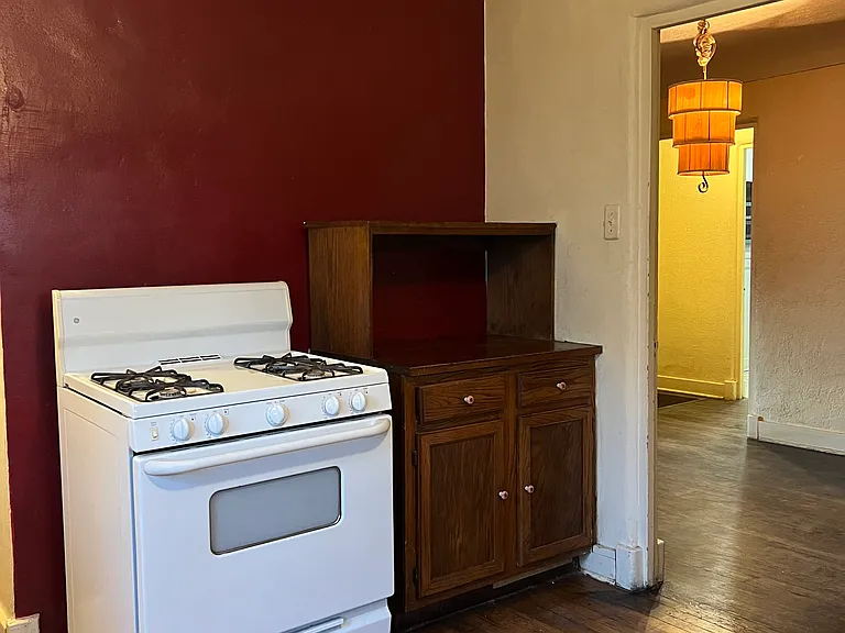 140 Girard Blvd NE — Photo 11