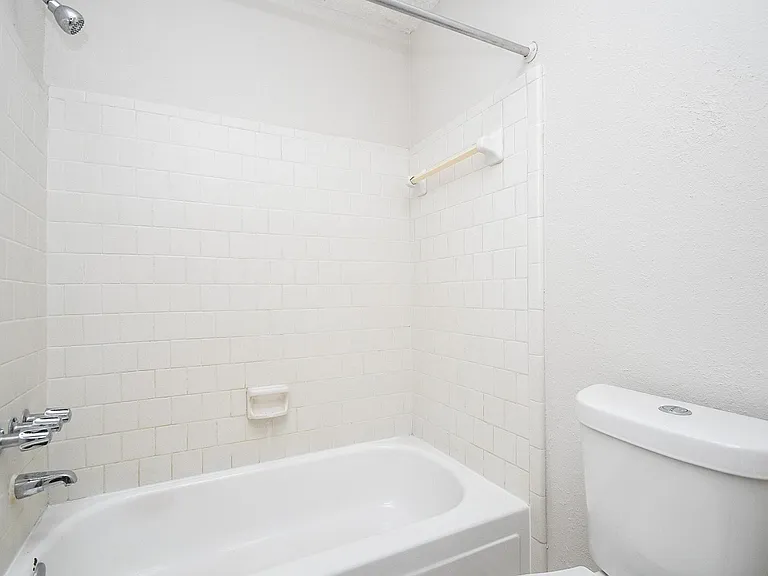 6906 Grant Dr — Photo 24