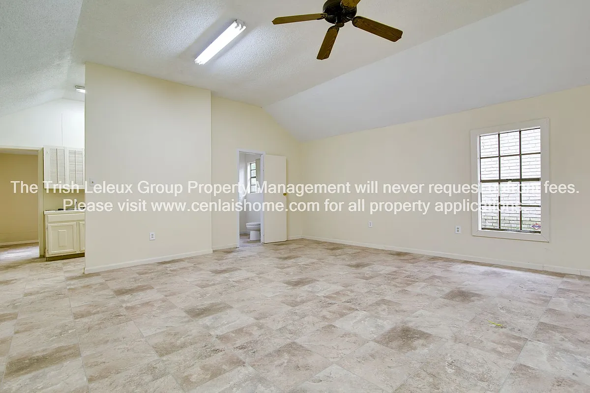 Building Photo - 1133 Texas Ave #B