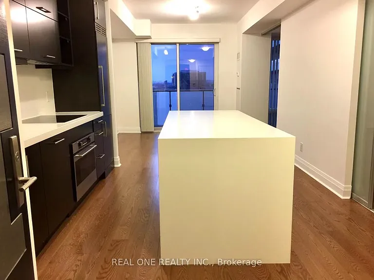 1080 Bay St #1005 — Photo 6