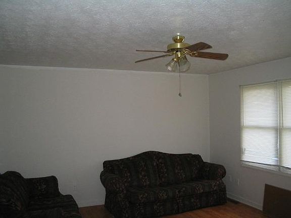 3rd image of 62 Spruce Dr