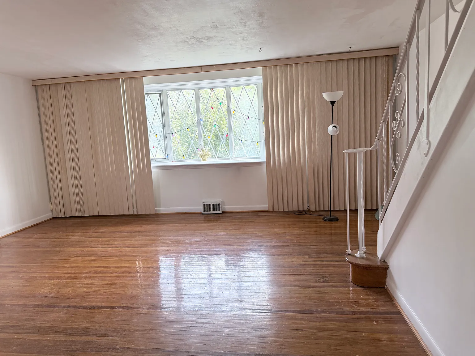 3 bed, 1.5 bath, 1476 sqft, $2,300 — Photo 2