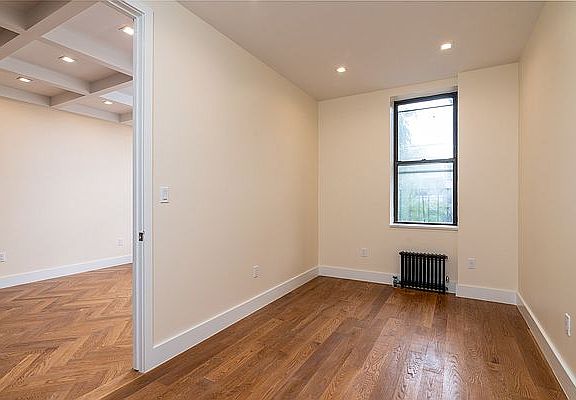 4th image of 941 Washington Ave #708